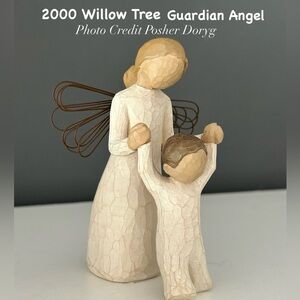 Vintage 2000 Hallmark 5”  Willow Tree Angel Figurine